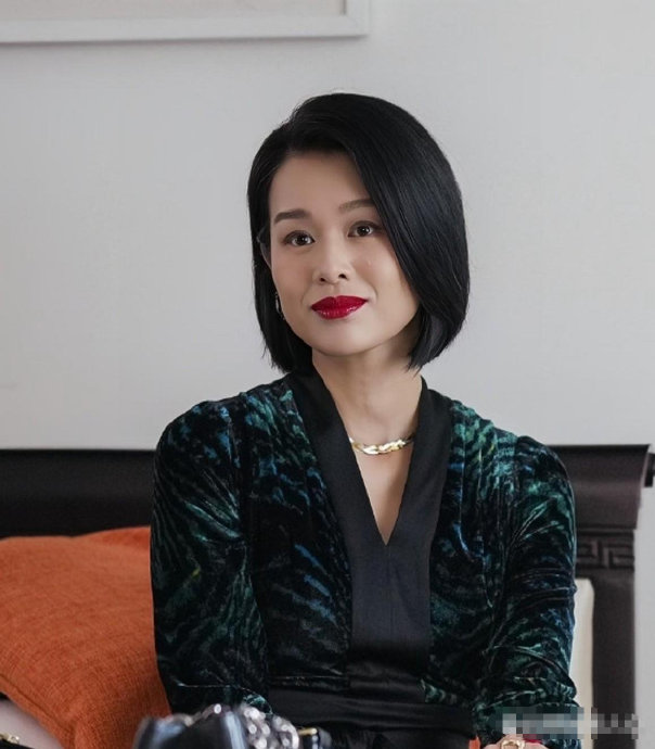 胡杏儿当年为何被嘲为‘最丑港姐’？
