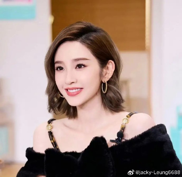李小冉提到的为《庆余年》而选择唐艺昕，背后有怎样的故事和情感联系？