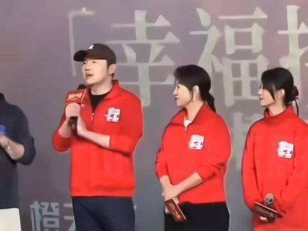 哈哈，耀文这波害羞太可爱啦！