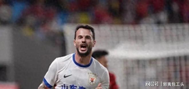 山东泰山1-0止步两连败，河南门将失误引假球争议