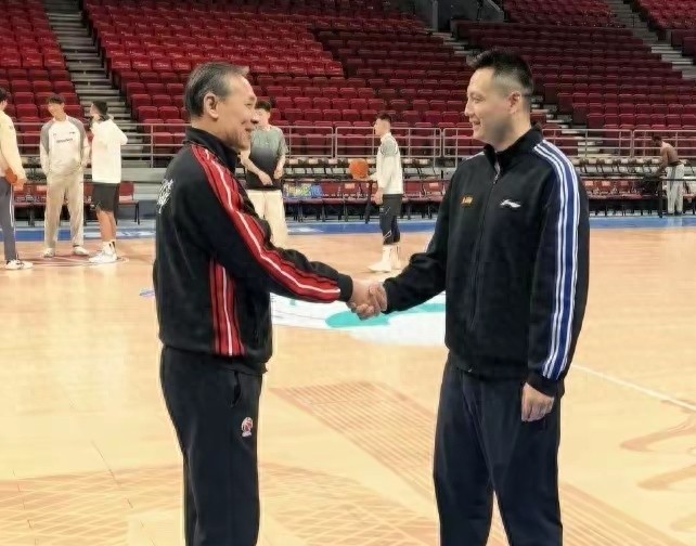 2王牌缺阵！京沪战无缘白边战麦基，周琦制霸篮下，首钢内线优势