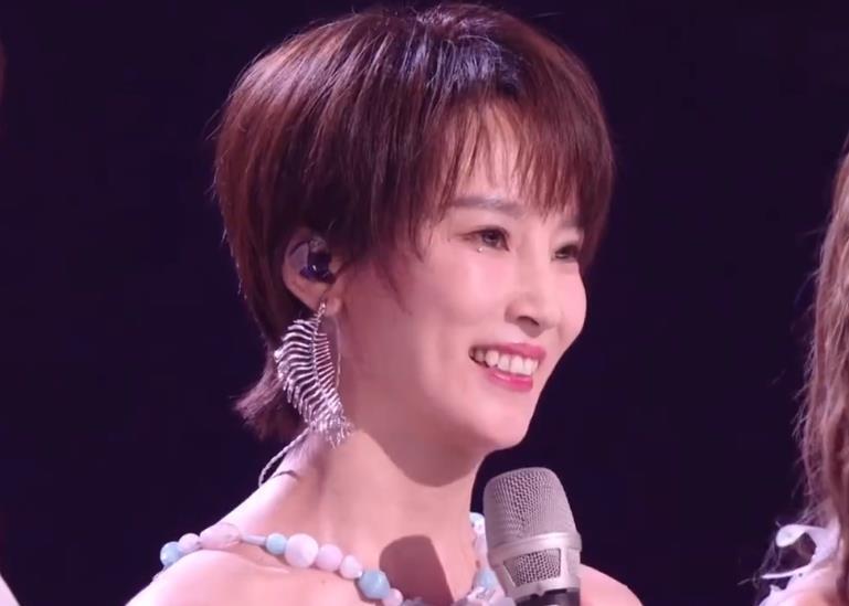 倪萍对谢楠喊话“让吴京在家好好待着，把孩子照顾好！”，谢楠回应：“我会努力让他在家多待一段时间”