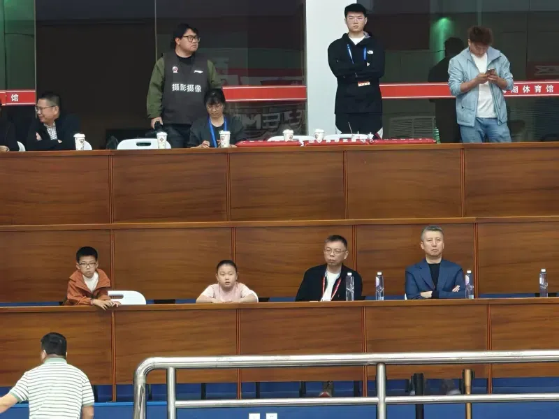 [流言板]考察谁？中国男篮主教练郭士强现身浙江主场对阵山东的比赛