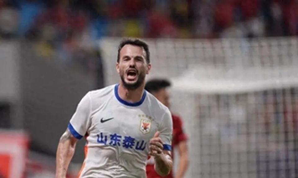 1-0！山东泰山止步2连败，河南队门将送大礼，球迷：疑似踢假球