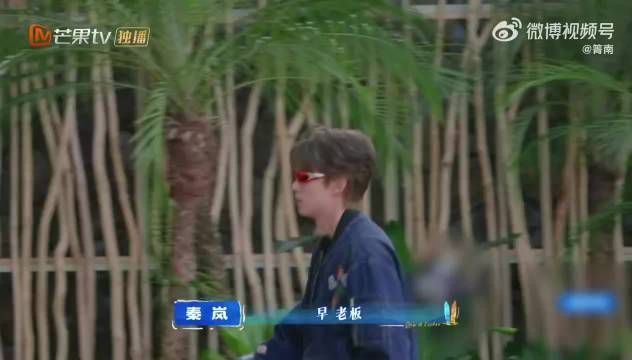 王鹤棣嗓音沙哑调侃向秦岚看齐逗乐对方