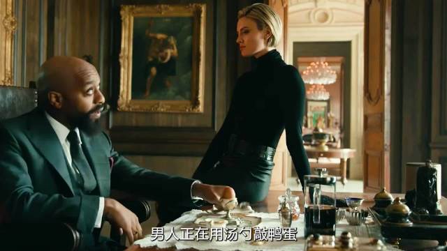 男人在勺子的反光中看到万米开外的狙击手