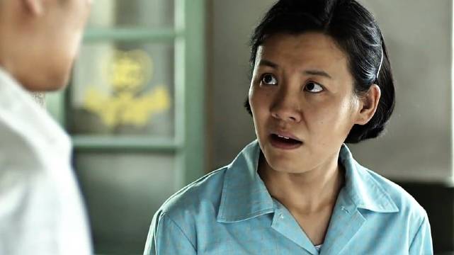 老丁向德华求婚的方式 德华直接愣住了