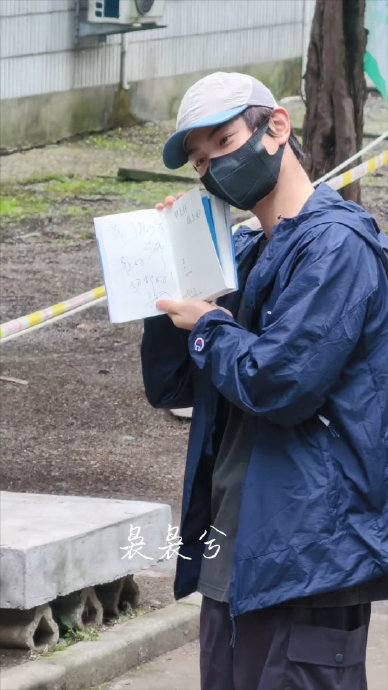丁禹兮为副总裁刘同宣传新书的详细经过是怎样的？