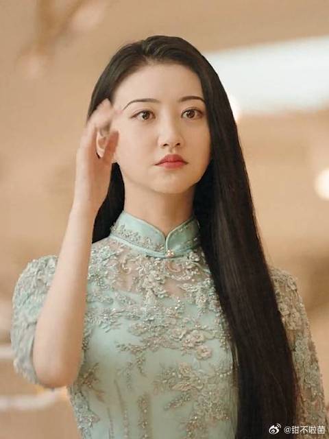 幸亏司藤遇到的是富二代，不然根本买不起这么多贵衣服