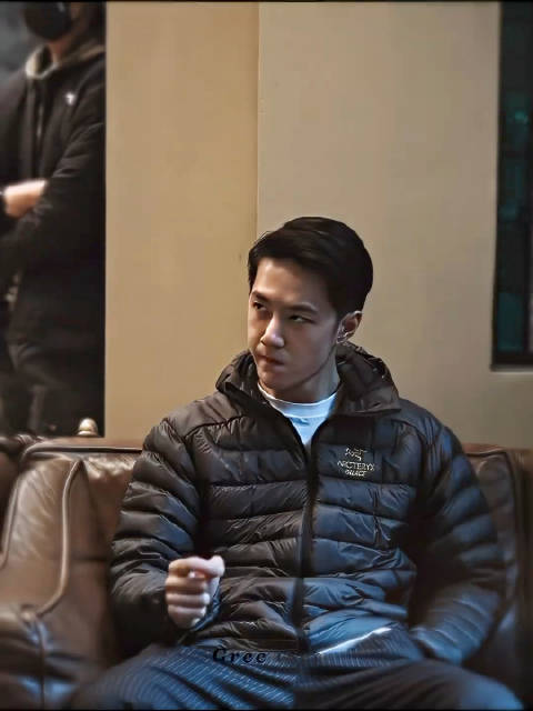 晚安~@王一博·YIBO 今晚梦这个人夫感满满的叶先生 ·