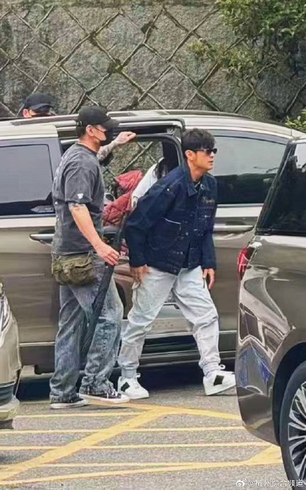 周杰伦携母录综艺带火龙井村同款冷萃茶