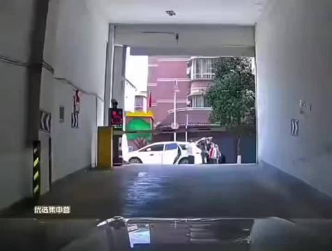视频车的脾气可真好，你们遇到这种情况会怎么办？