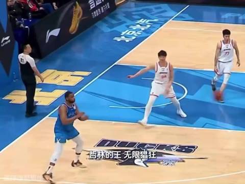 王哲林24分17板压制周琦麦基，上海男篮外援优势明显
