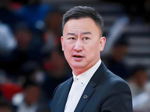 CBA“鬼才”教练！弃用600万顶薪球员，掀翻四冠王 球迷：厉害