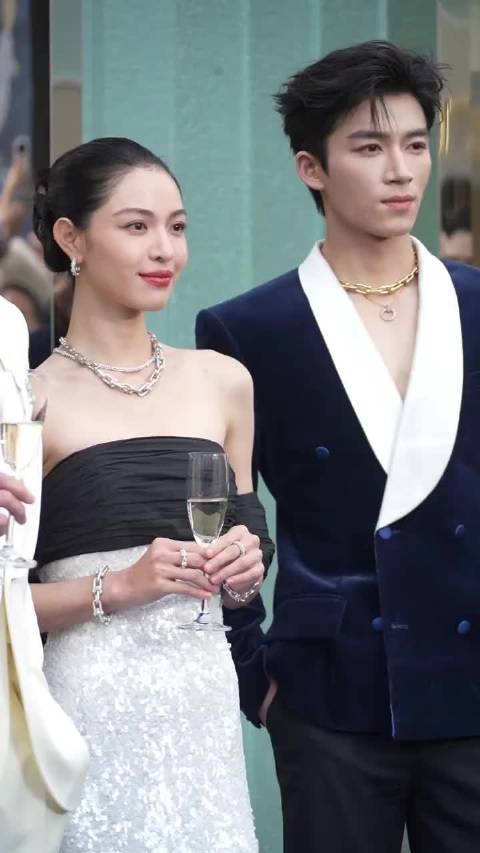 宋雨琦化身美人鱼，钟楚曦演绎高级时尚，章子怡展强大气场，王星越风采独绝