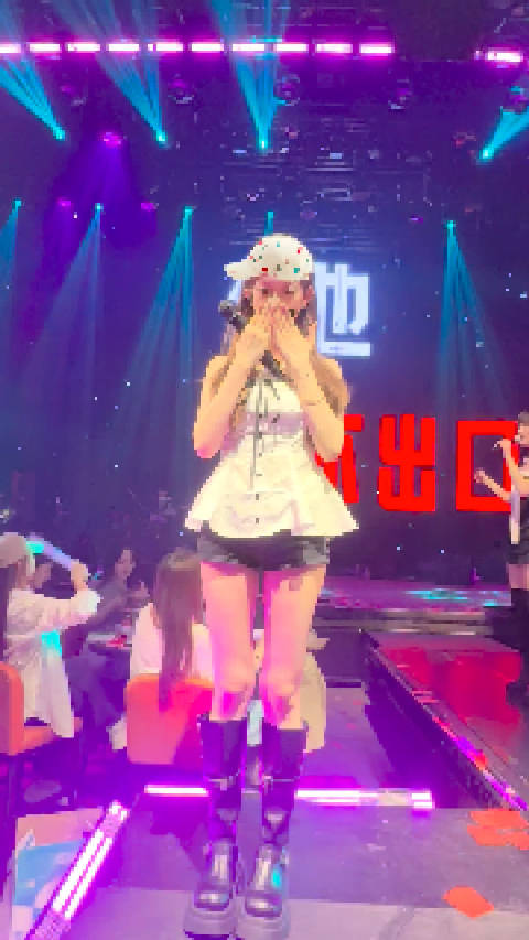 这时候就要有人问了 这个仔仔怎么这么萌