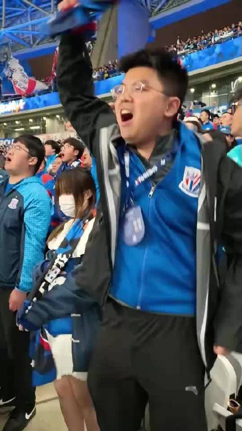 申花主场1-0力克海港，拉唐制胜头球点燃6万球迷激情
