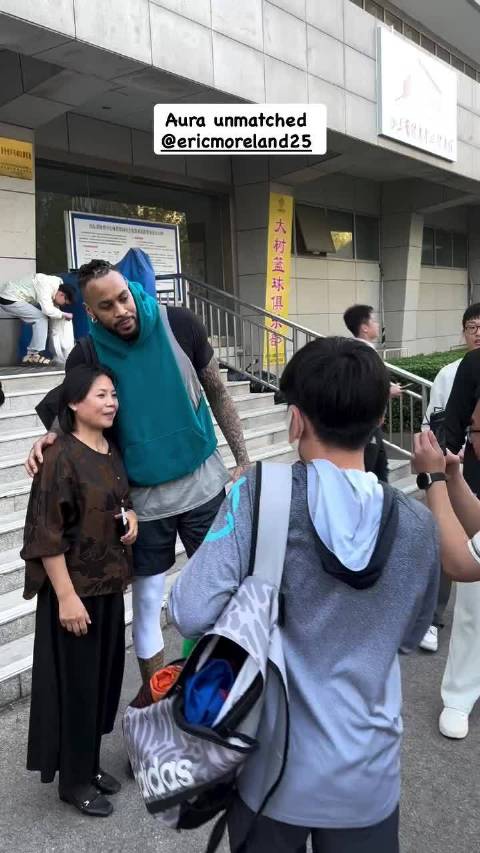 哈维更新ins story 即使在山东队客场，大莫依旧受欢迎
