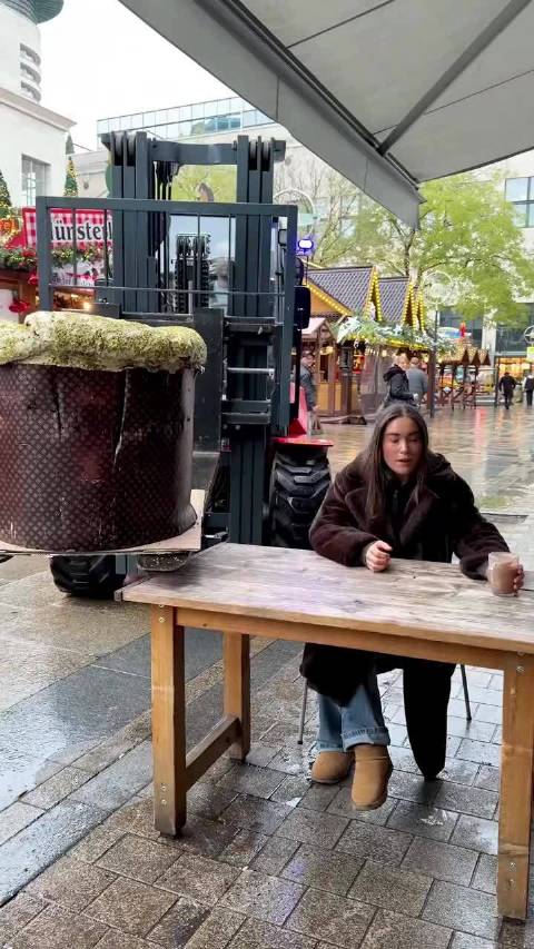 您好，您的食物正在由卡车派送中