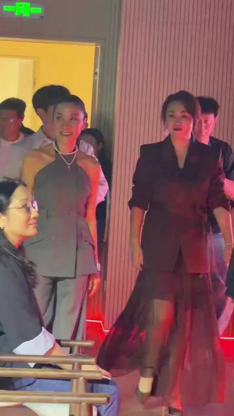 同框亮相三位这气场状态如何