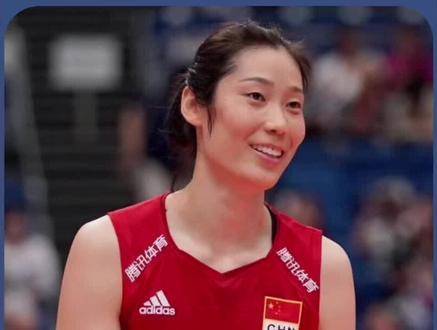 朱婷后撤大调攻、丁霞暴扣一气呵成，中国女排神级配合