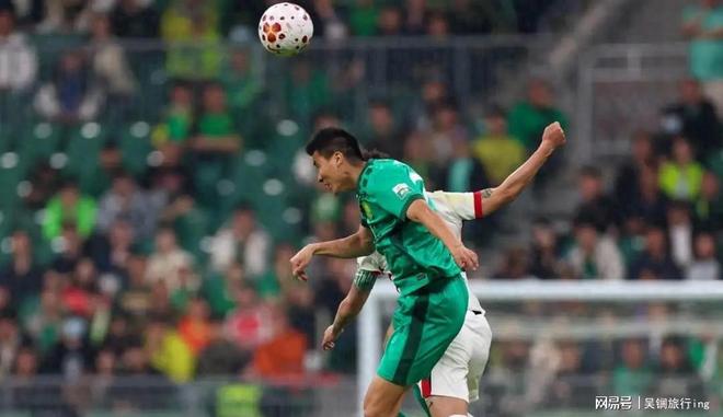 国安2-1遭绝杀，成都重回榜首，中超争冠格局生变