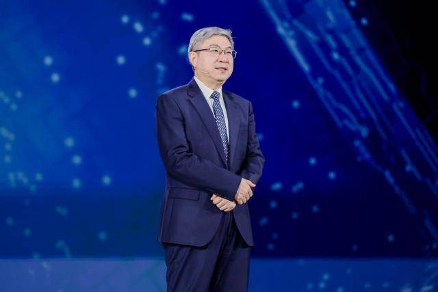 人形机器人客串主持，2026奇瑞汽车AI之夜展露奇瑞智能科技实力
