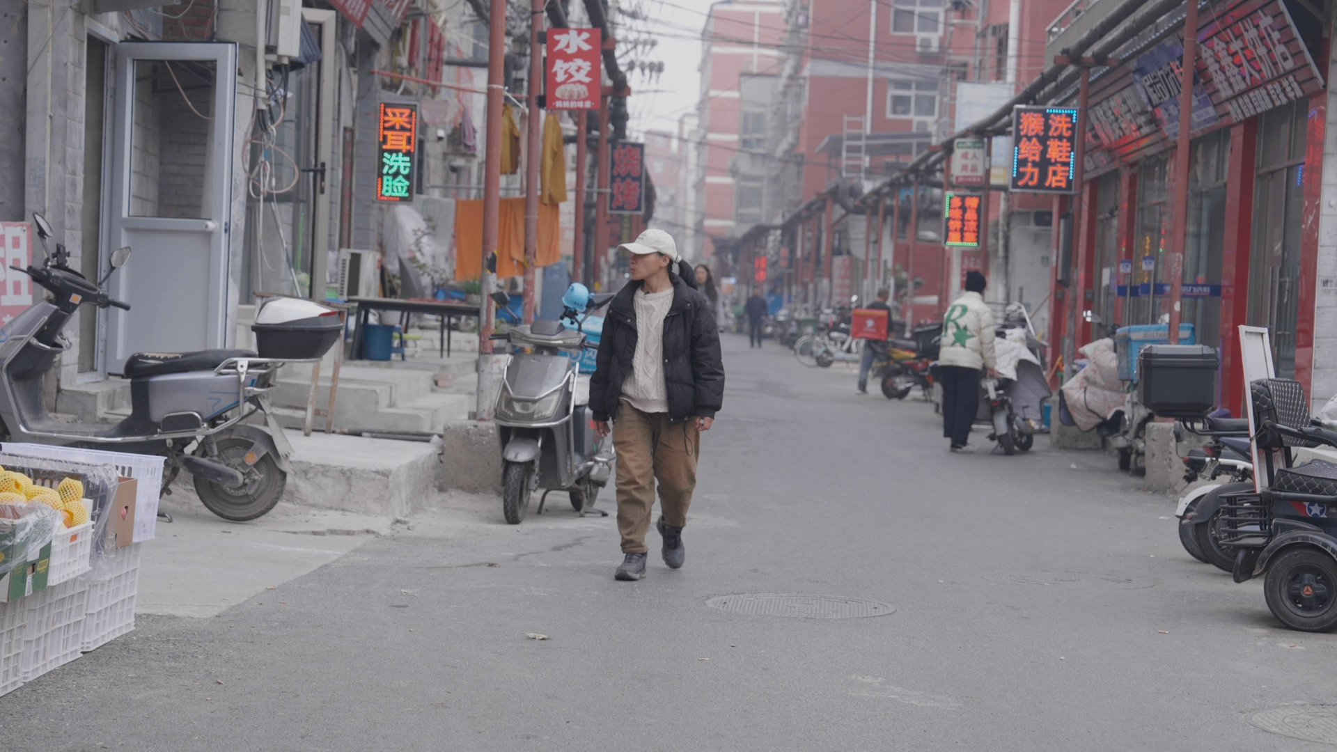 王晚在居住的「外賣村」 於辛莊溜躂。新京報記者 吳瑜 攝
