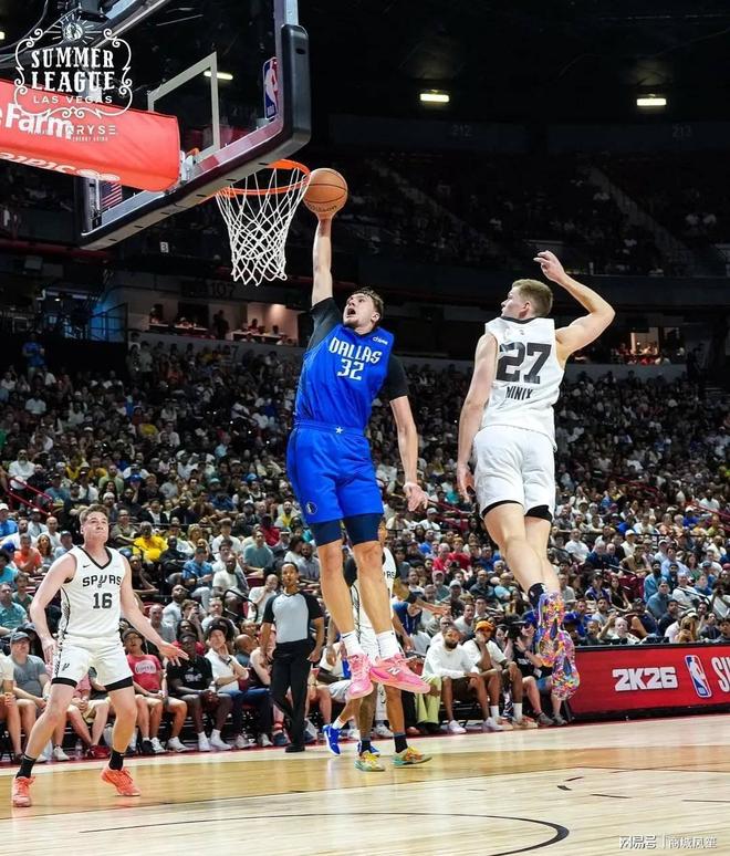 杨瀚森隔扣中锋引发全场欢呼，马刺榜眼弗拉格独得31分。