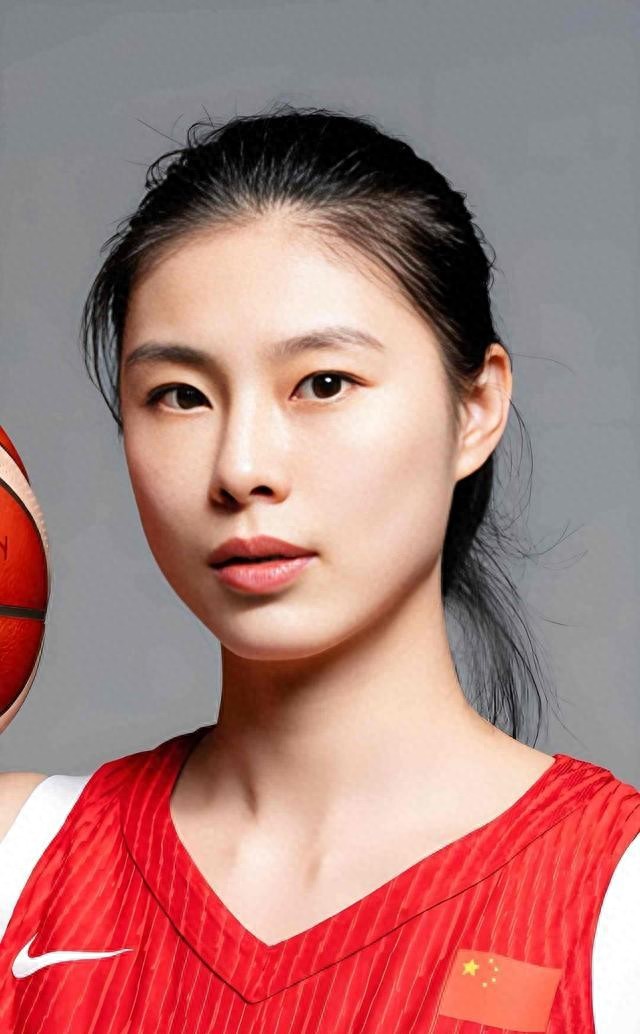 中国女篮迎大变局！李月汝王思雨李梦同时迎来命运转折