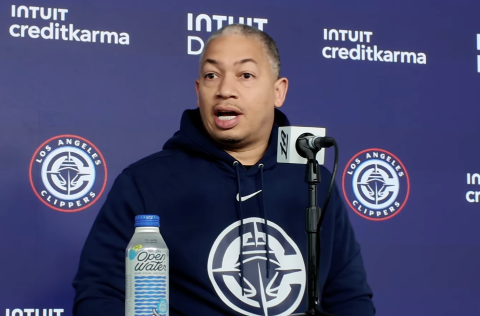 今日缺席！泰伦·卢：伦纳德最近一直受到手腕和脚踝伤势困扰