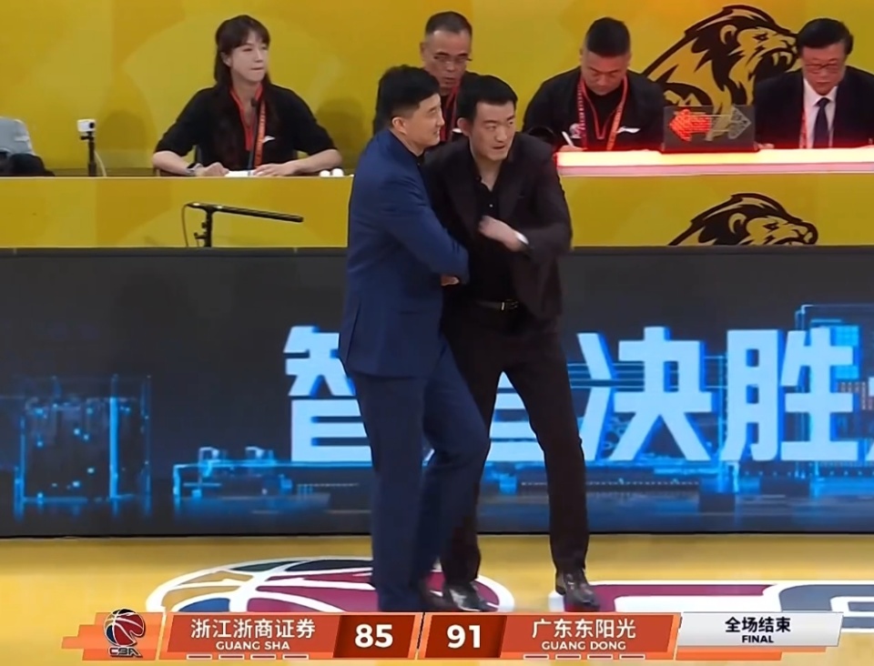 王博：广东两个外援打穿防守体系，我们还没到看名次对手打的时候