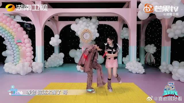 杨超越丁禹兮跳绳搭肩好甜