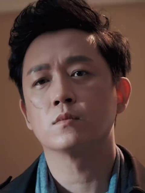 一人三角的设定在悬疑剧里太带感了，盲猜剧情会有多重反转