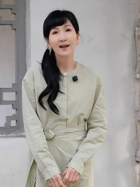 小青陈美琪踏春杭州