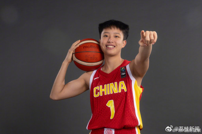 在冉珂嘉之前，有哪些中国球员是通过选秀进入WNBA的？