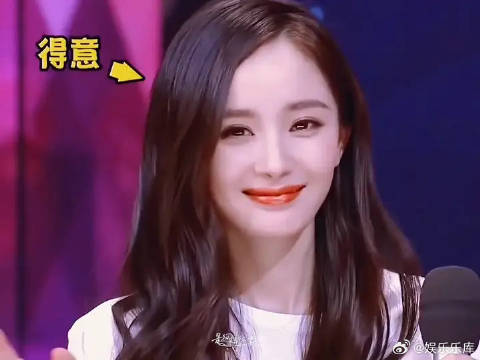 产后复出那一期快本，常见月牙笑