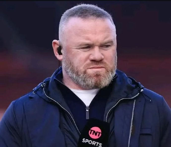 曼联输给利兹联的比赛，裁判的红牌判罚是否存在争议？