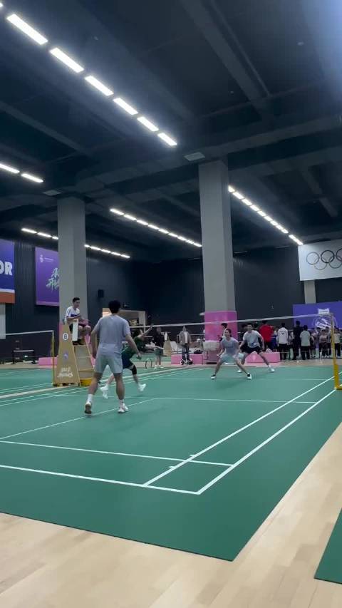 郑思维/李佳馨  周天成/蔡侑玎 友好的羽毛球交流