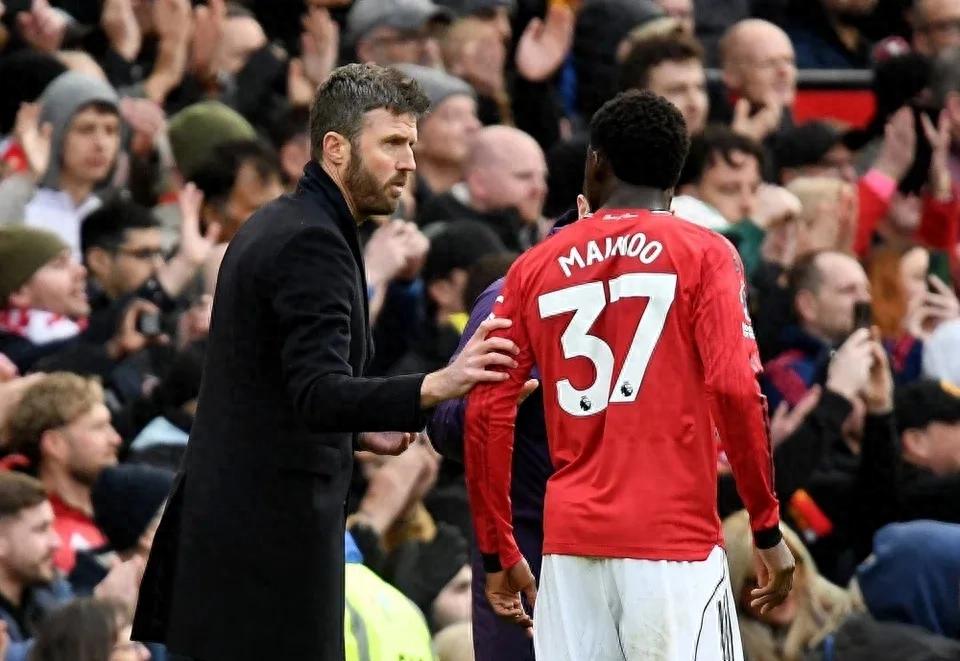 曼联输球真因曝光！梅努训练伤缺，乌加特首发10场仅1胜成灾难