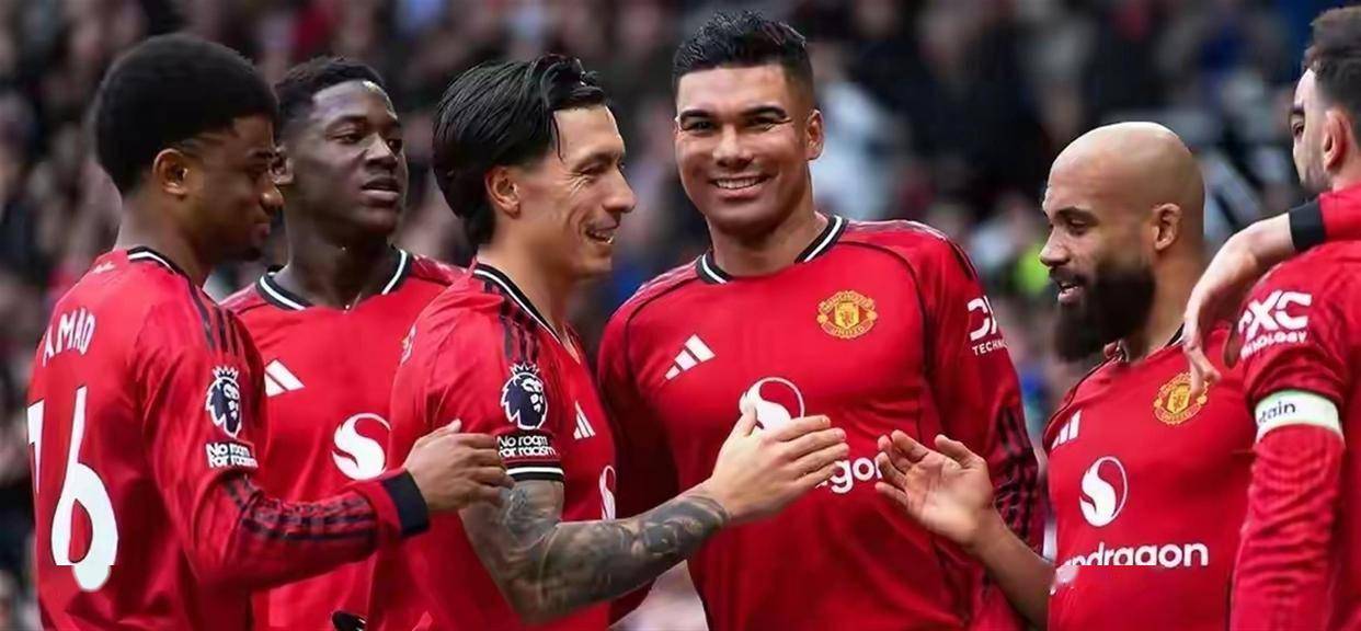 随着曼联1-1扳平西汉姆联，切尔西2-2利兹联，英超最新排名如下