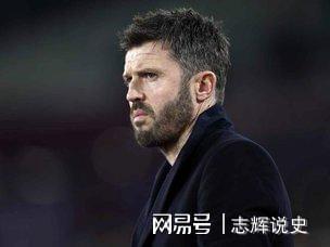 10人曼联约罗染红，卡塞米罗破门难救主，1-2爆冷不敌利兹联
