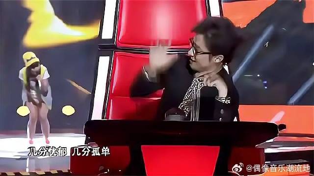 马来姑娘一首《落叶归根》，嗓音细腻清新，汪峰爆灯！
