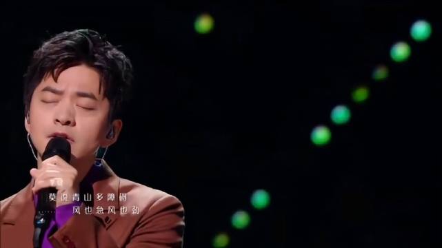 汪明荃经典歌曲《万水千山总是情》被改编演绎，健哥曾比特国语演唱升华家国情怀