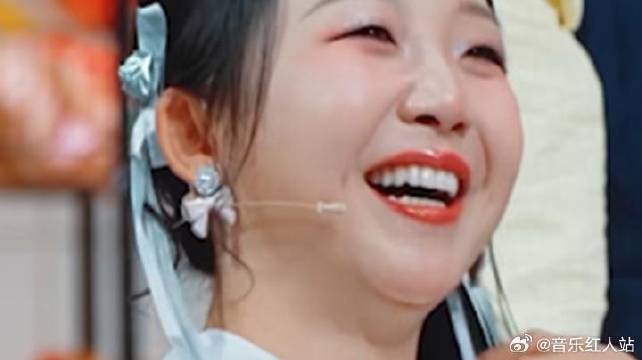 沈腾AI换脸宋亚轩，给胡先煦通话借钱，换完脸小辣笑疯了！