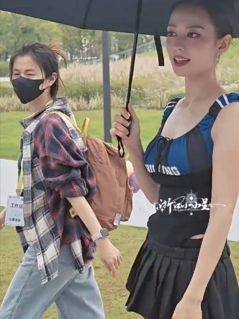吉娜最新物料 看起来好喜欢连衣裙