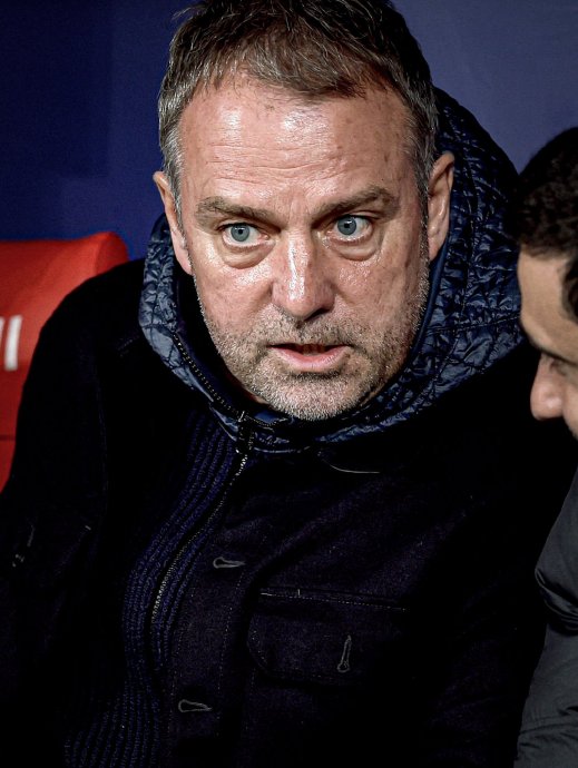 巴萨主帅弗里克在欧冠两回合比赛中的战术安排是否存在问题？