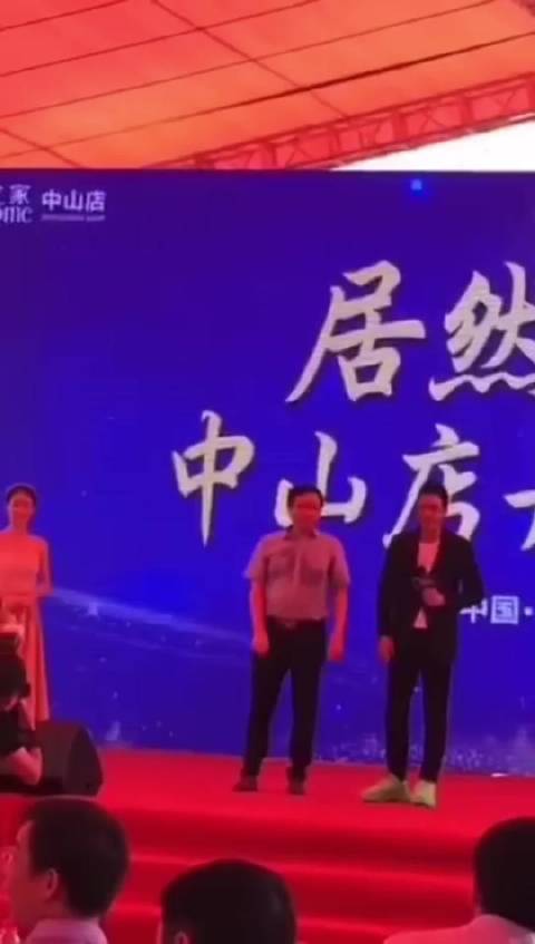 宋祖儿遭男粉求婚引安全担忧,此前任达华曾遇袭重伤
