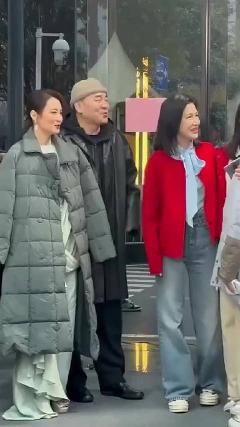 陈建斌蒋勤勤陆毅携妻女同框出席活动