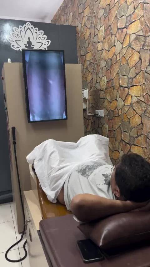 男子洗肠惊现活体寄生虫